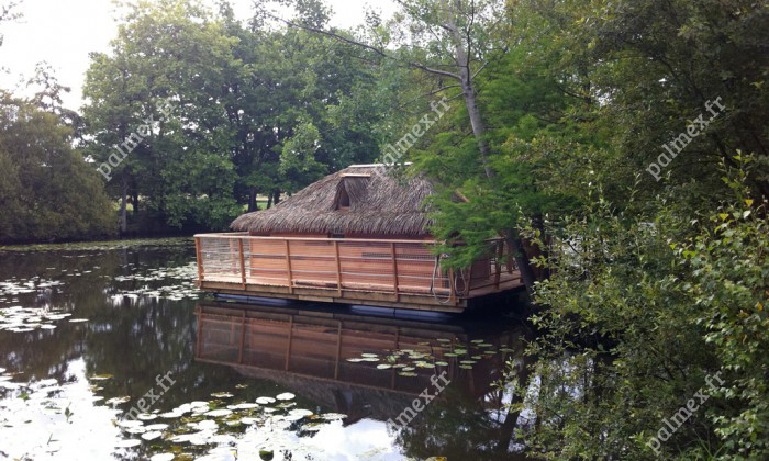 toit de paille Cabane sur l'eau